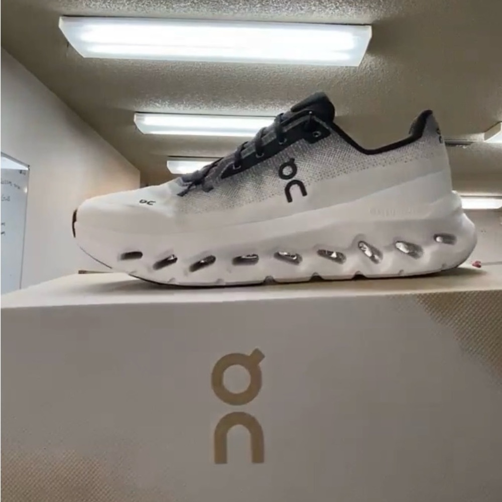 On Running Cloudtilt NIB men’s 10